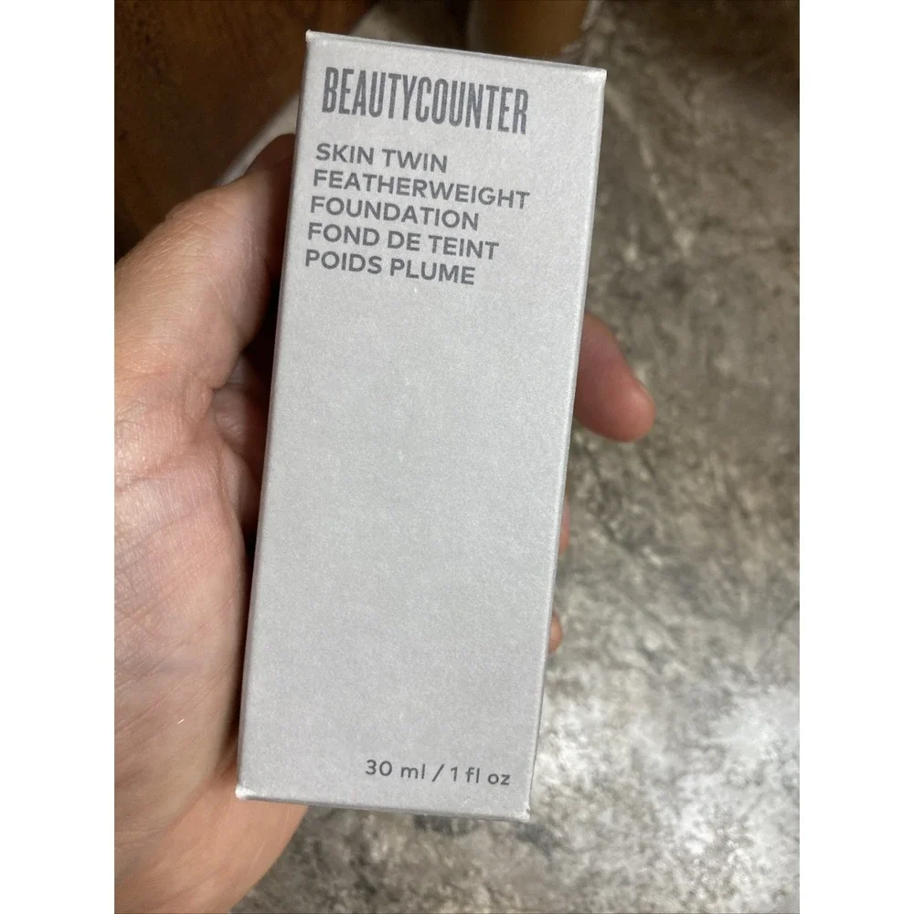 BNIB BEAUTYCOUNTER Skin Twin Featherweight Foundation 1 fl‎ oz Each Dark 550